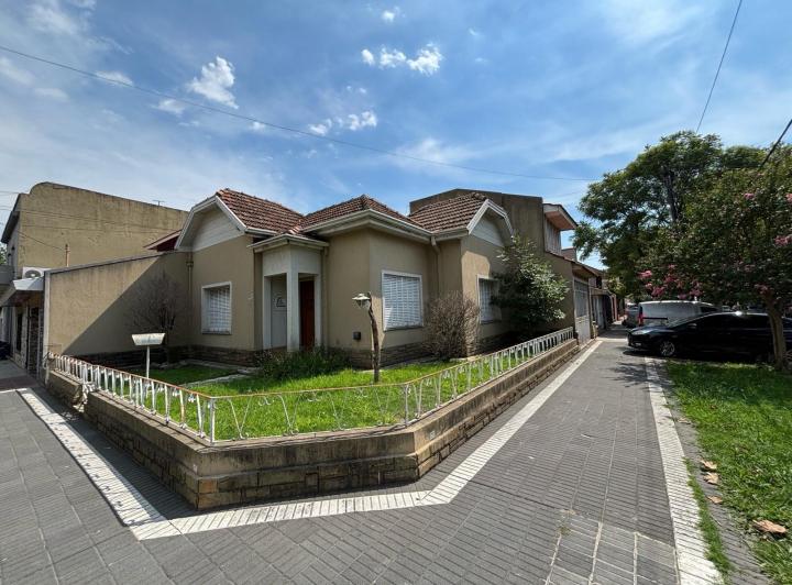 Casa · 140m² · 4 Ambientes · 1 Cochera