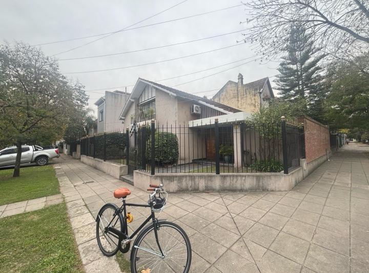 Casa · 321m² · 5 Ambientes · 3 Cocheras