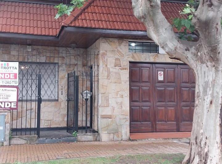 Casa · 226m² · 4 Ambientes · 1 Cochera