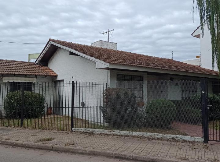 Casa · 97m² · 6 Ambientes · 2 Cocheras