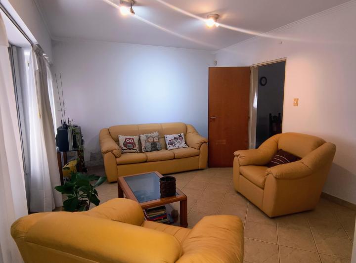 Casa · 180m² · 2 Dormitorios · 2 Cocheras