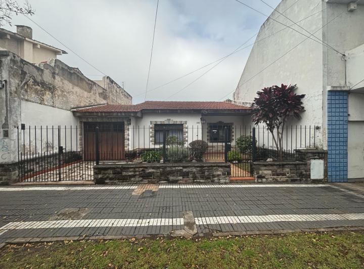 Casa · 190m² · 4 Ambientes · 2 Cocheras