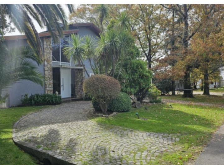 Casa · 200m² · 5 Ambientes