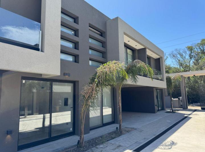 Casa · 92m² · 3 Ambientes · 1 Cochera