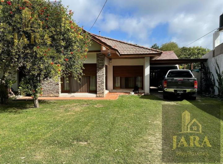 Casa · 2700m² · 4 Ambientes · 1 Cochera