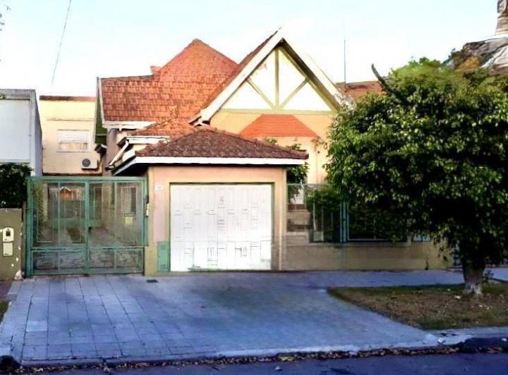 Casa · 150m² · 4 Ambientes · 1 Cochera