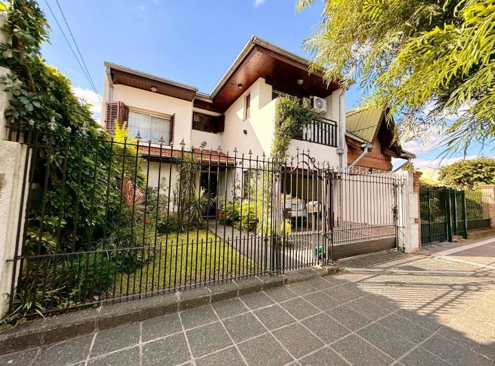 Casa · 118m² · 4 Ambientes · 1 Cochera