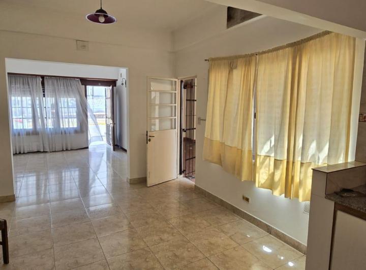 Casa · 10m² · 3 Ambientes · 2 Cocheras