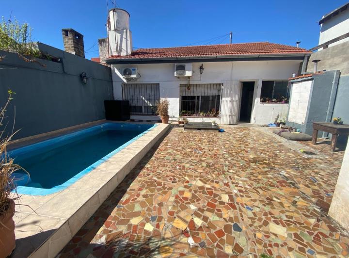 Casa · 79m² · 4 Ambientes · 1 Cochera