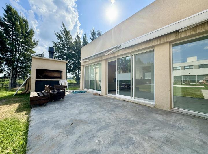 Casa · 150m² · 4 Ambientes · 2 Cocheras