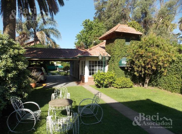 Casa · 190m² · 8 Ambientes