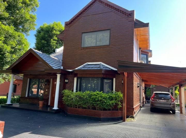 Casa · 268m² · 6 Ambientes · 3 Cocheras