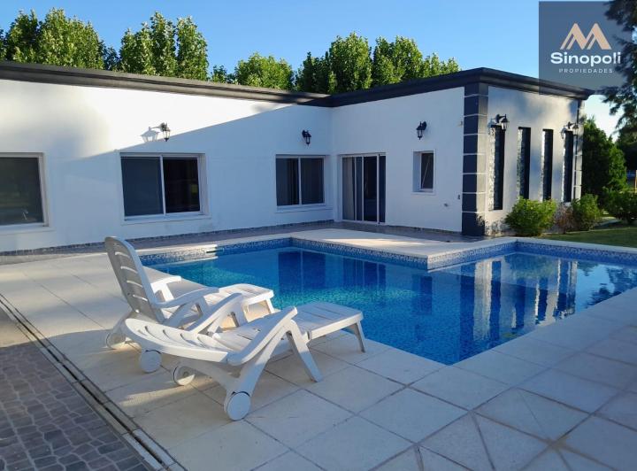 Casa · 320m² · 4 Ambientes · 2 Cocheras