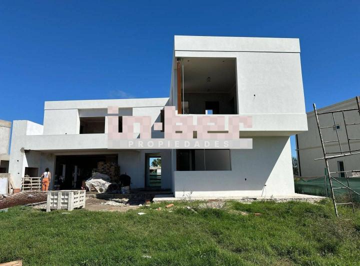 Casa · 229m² · 4 Ambientes
