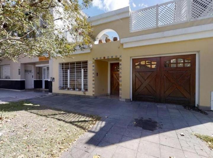 Casa · 140m² · 4 Ambientes · 1 Cochera
