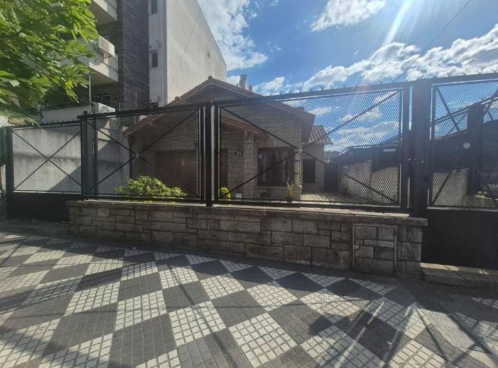 Casa · 198m² · 3 Ambientes · 1 Cochera
