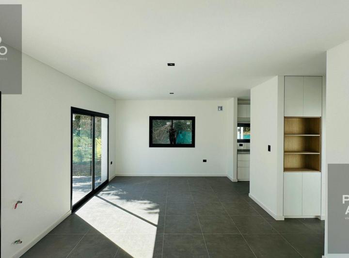 Casa · 110m² · 5 Ambientes · 2 Cocheras