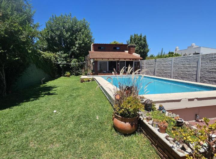 Casa · 184m² · 5 Ambientes · 2 Cocheras