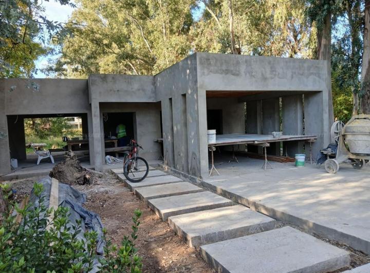 Casa · 240m² · 4 Ambientes · 2 Cocheras