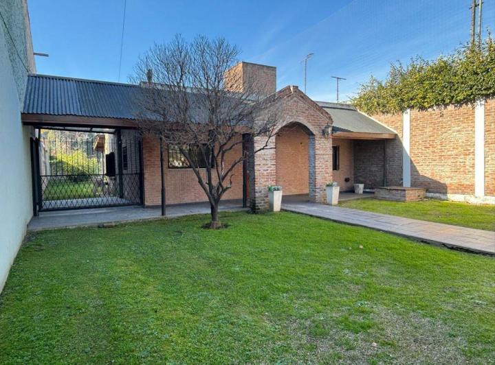 Casa · 120m² · 4 Ambientes · 2 Cocheras