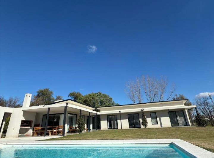 Casa · 280m² · 4 Ambientes