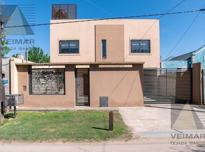 Casa · 200m² · 5 Ambientes · 2 Cocheras