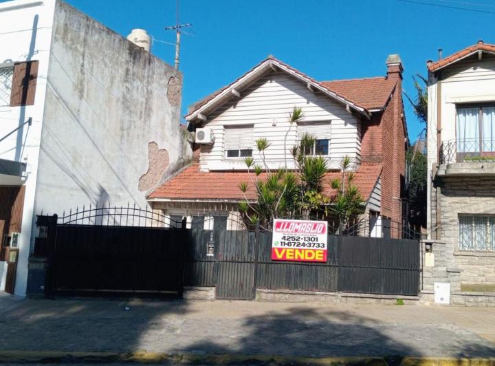Casa · 122m² · 3 Ambientes · 1 Cochera