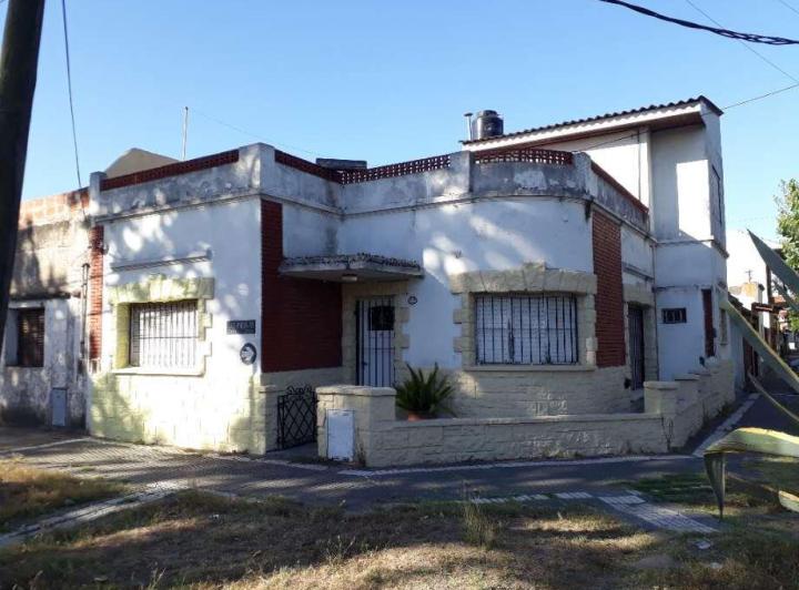 Casa · 1m² · 3 Ambientes · 2 Cocheras
