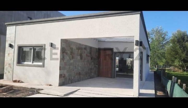 Casa · 300m² · 3 Ambientes · 2 Cocheras