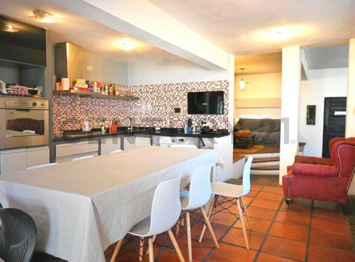 Casa · 117m² · 4 Ambientes · 2 Cocheras
