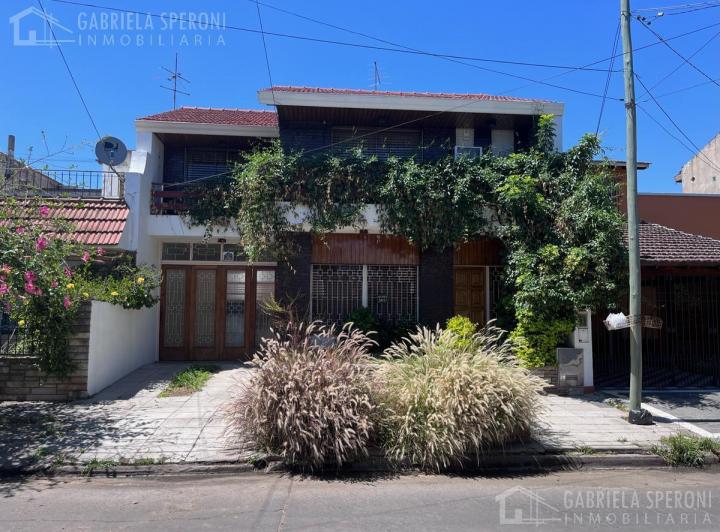 Casa · 202m² · 4 Ambientes · 3 Cocheras