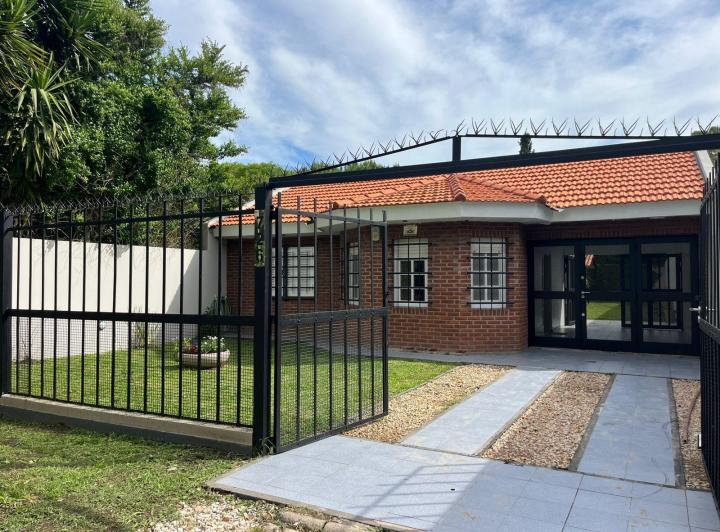 Casa · 110m² · 3 Ambientes · 2 Cocheras
