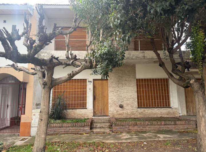 Casa · 104m² · 4 Ambientes · 1 Cochera