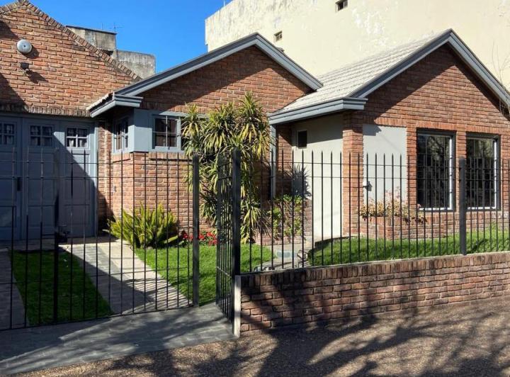 Casa · 190m² · 4 Ambientes · 1 Cochera