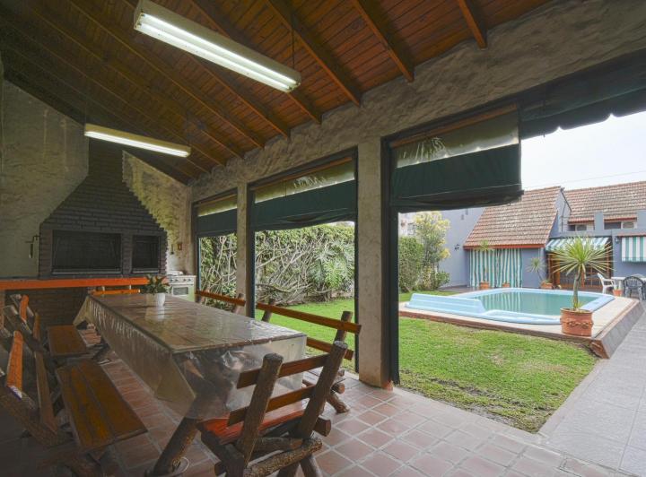 Casa · 245m² · 4 Ambientes · 3 Cocheras