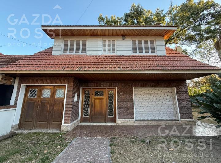 Casa · 228m² · 4 Ambientes · 1 Cochera