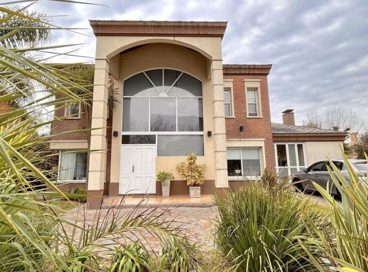 Casa · 220m² · 4 Ambientes