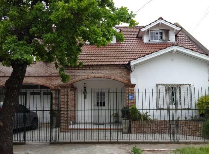 Casa · 270m² · 4 Ambientes · 1 Cochera