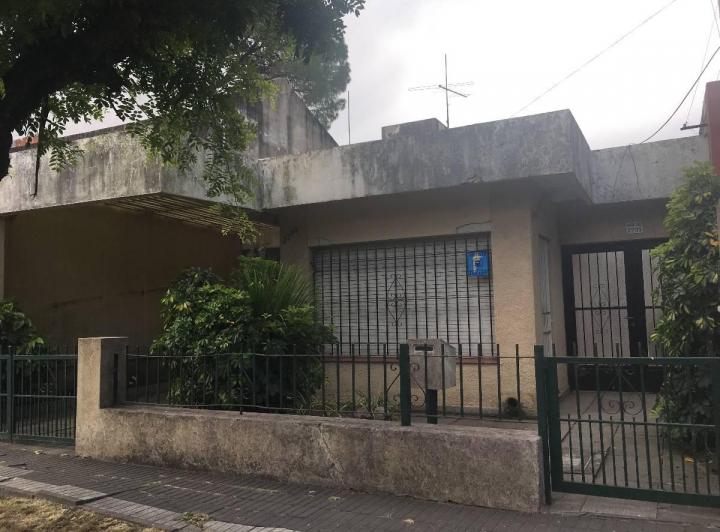Casa · 1m² · 5 Ambientes · 1 Cochera