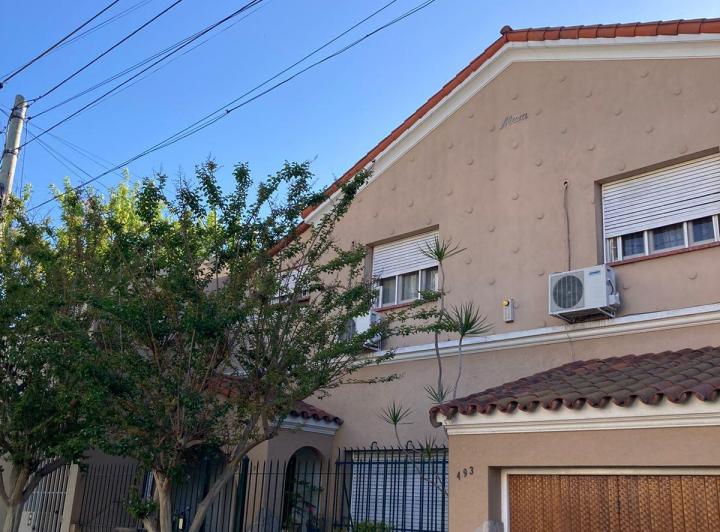 Casa · 200m² · 5 Ambientes · 2 Cocheras