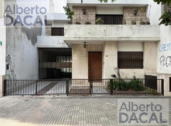 Casa · 200m² · 4 Ambientes · 2 Cocheras
