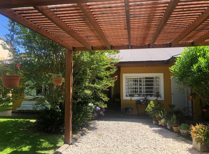 Casa · 1040m² · 6 Ambientes · 1 Cochera