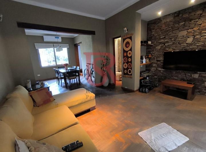 Casa · 290m² · 5 Ambientes · 1 Cochera