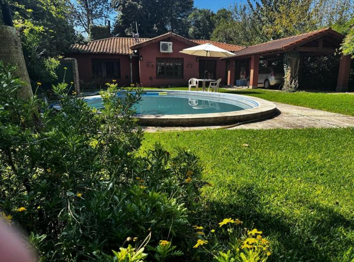 Casa · 160m² · 3 Ambientes · 2 Cocheras