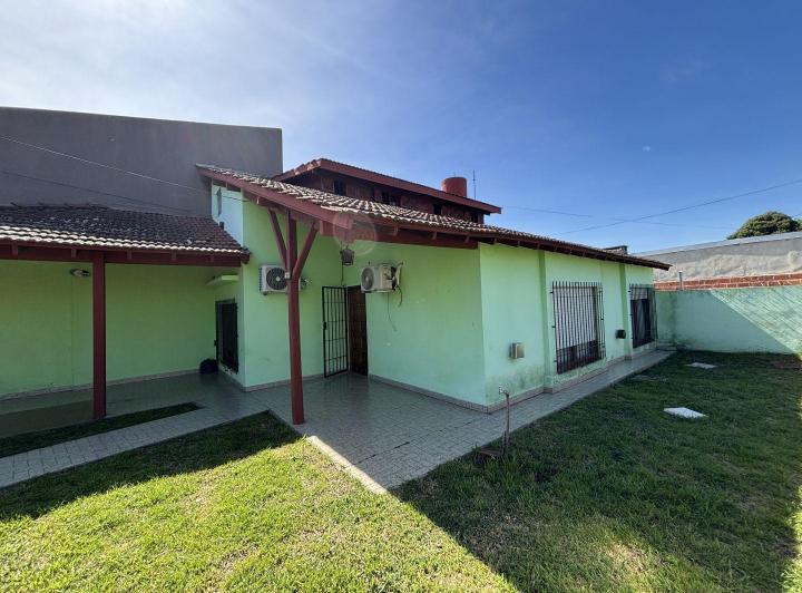 Casa · 98m² · 4 Ambientes · 2 Cocheras