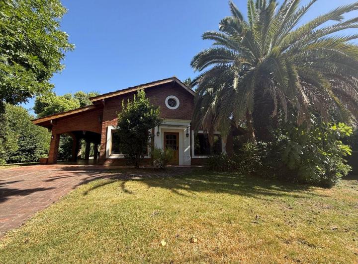 Casa · 140m² · 4 Ambientes · 1 Cochera