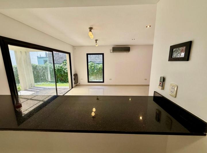Casa · 75m² · 2 Ambientes · 1 Cochera