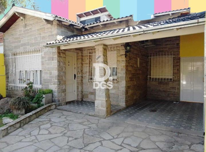 Casa · 130m² · 4 Ambientes · 1 Cochera