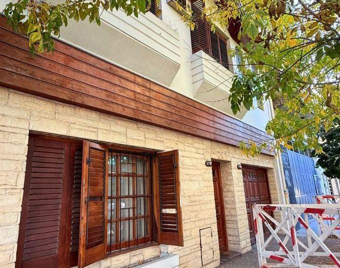 Casa · 219m² · 4 Ambientes · 1 Cochera