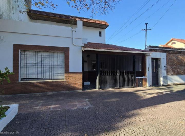 Casa · 80m² · 3 Ambientes · 2 Cocheras